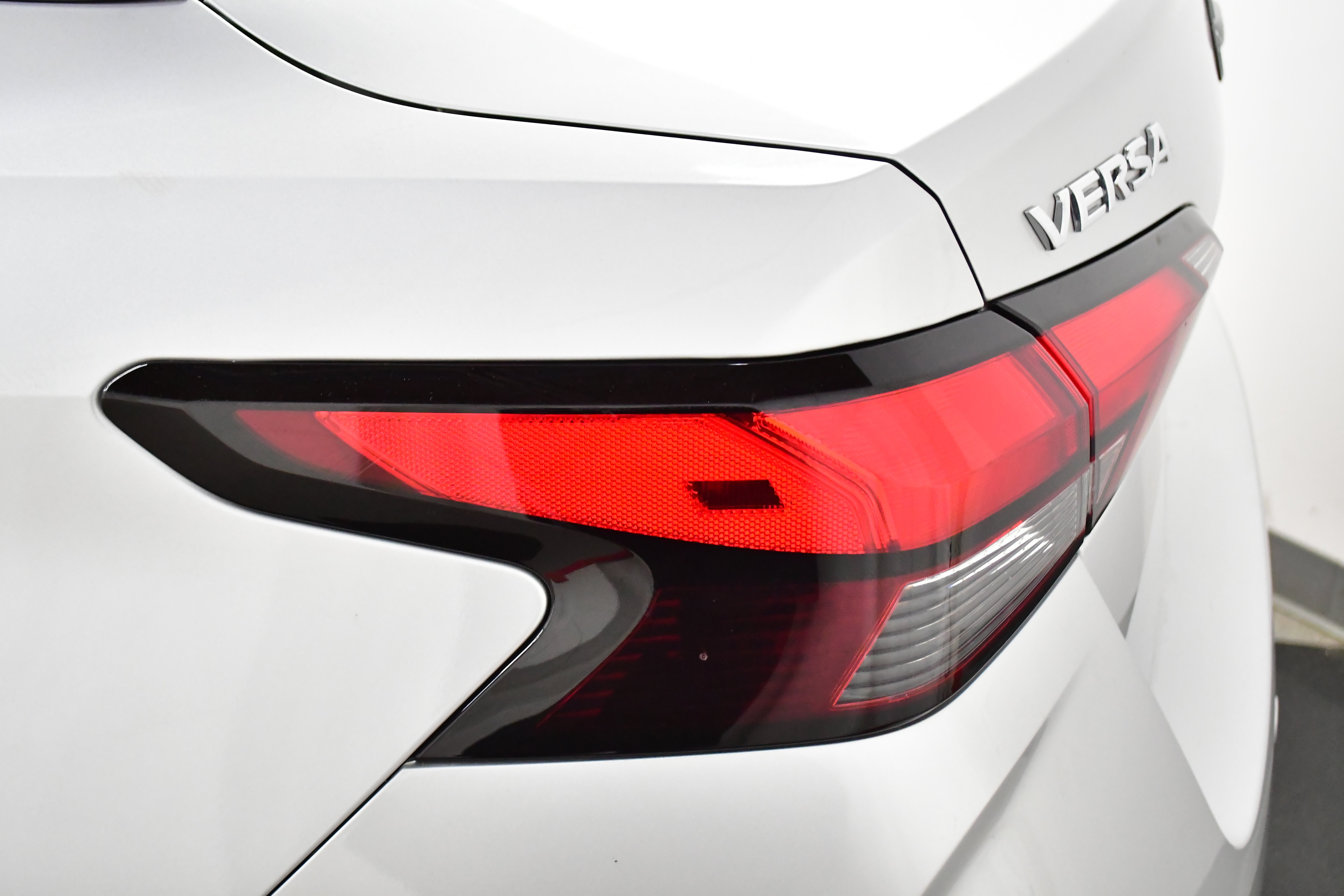 Used 2025 Nissan Versa SV image 31