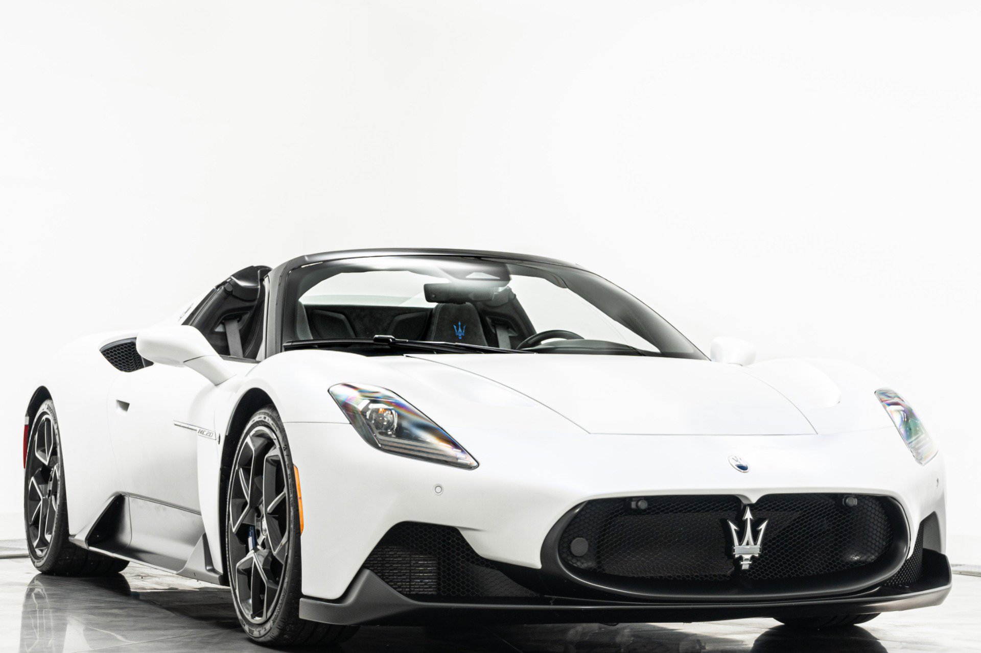 Used 2023 Maserati MC20 Spyder RWD image 3