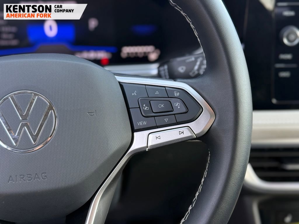 Used 2025 Volkswagen Taos SE image 20
