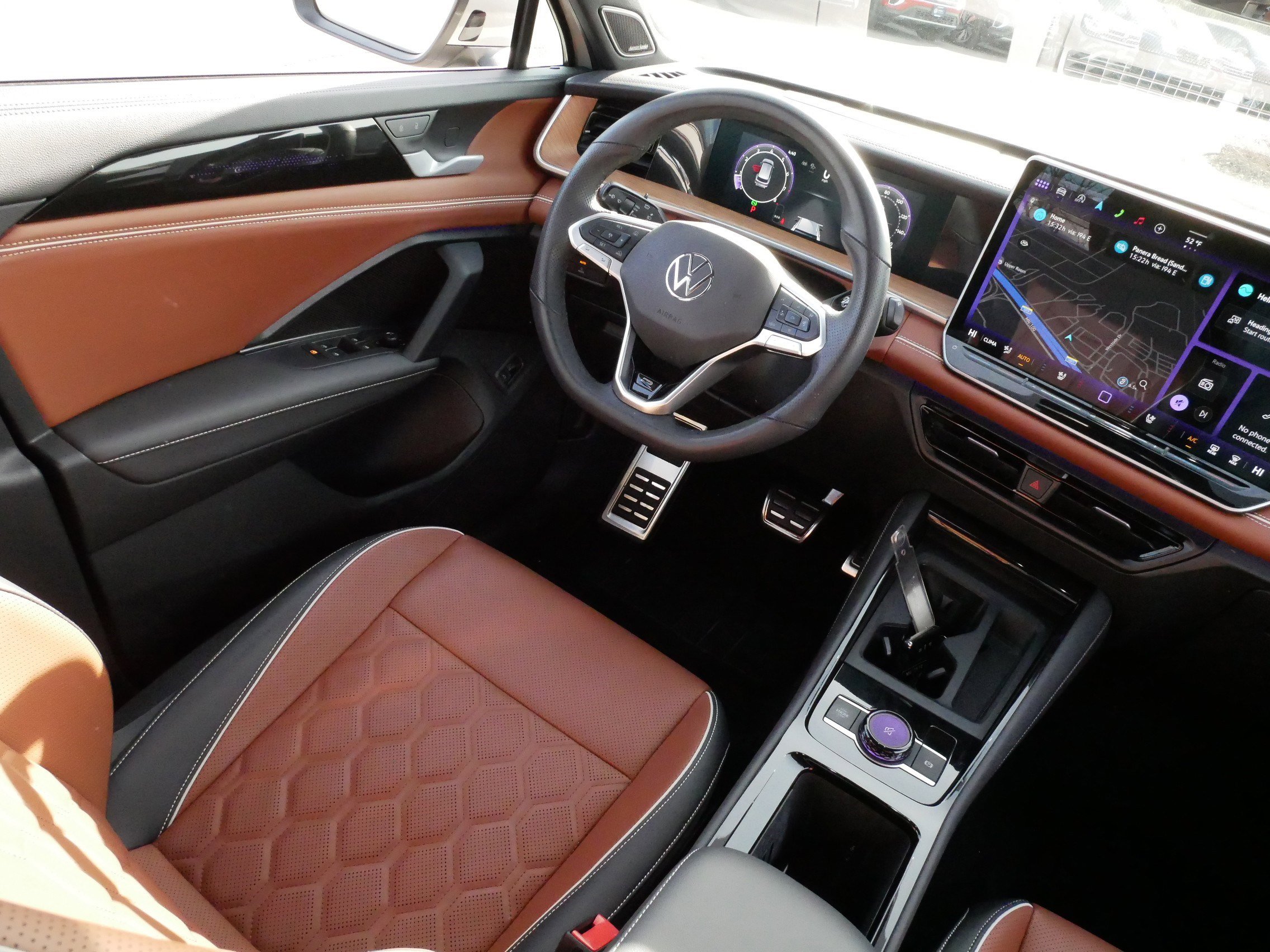 Certified 2025 Volkswagen Tiguan SEL R-Line image 9