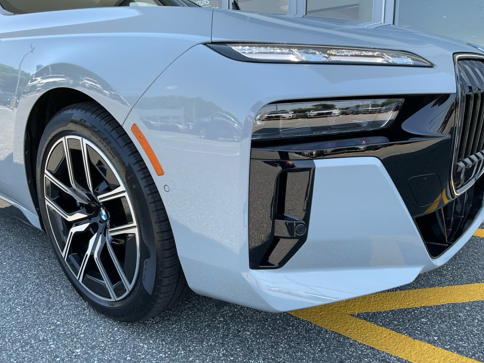 Certified 2024 BMW i7 eDrive50 w/ M Sport Package RWD image 24