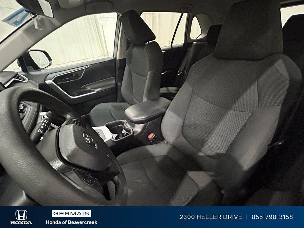 Used 2021 Toyota RAV4 LE AWD/4WD image 26