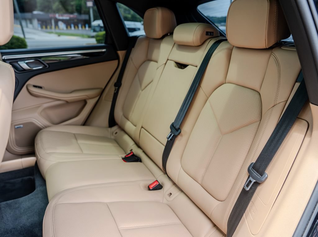 Used 2024 Porsche Macan w/ Premium Plus Package AWD/4WD image 20