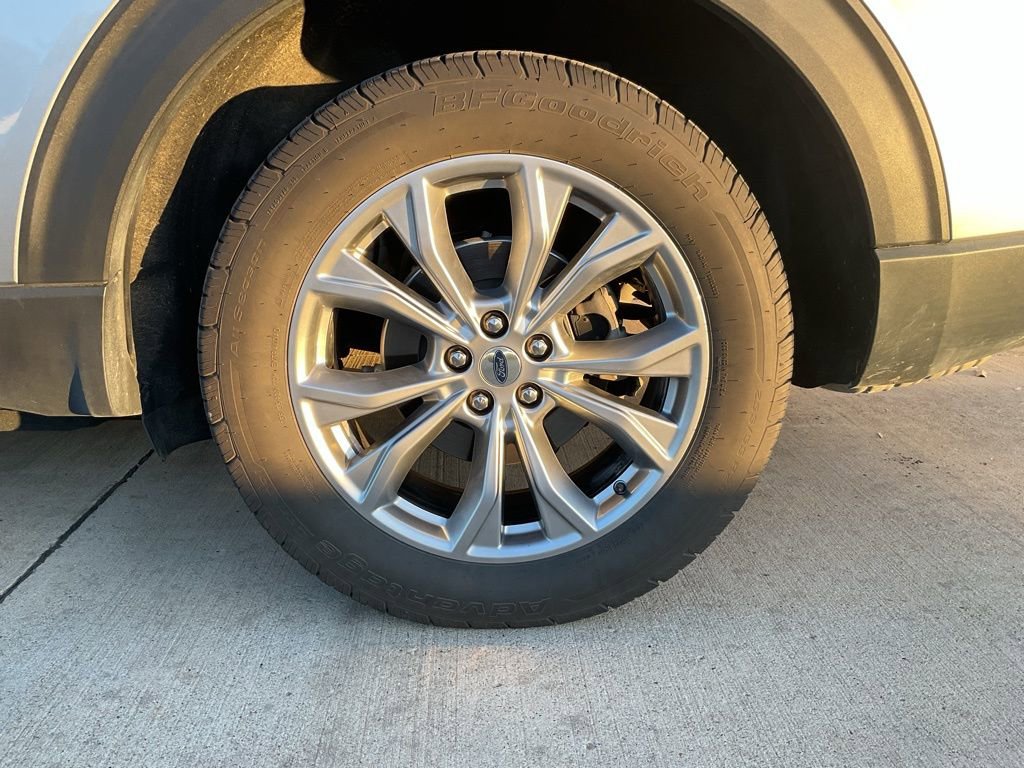 Used 2021 Ford Explorer XLT w/ Equipment Group 202A image 6