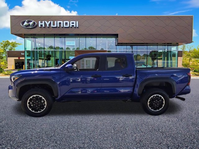 Used 2025 Toyota Tacoma TRD Off-Road AWD/4WD image 4