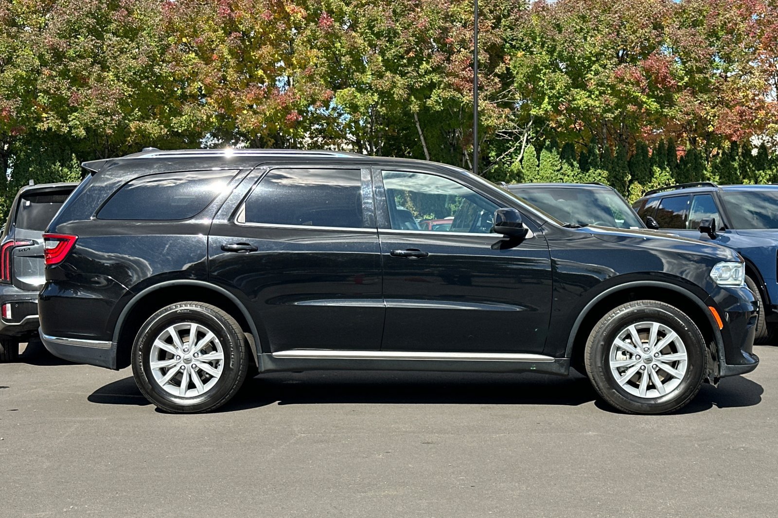 Used 2024 Dodge Durango SXT AWD/4WD image 3