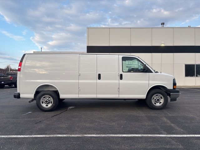 New 2026 GMC Savana 3500 Extended RWD image 4