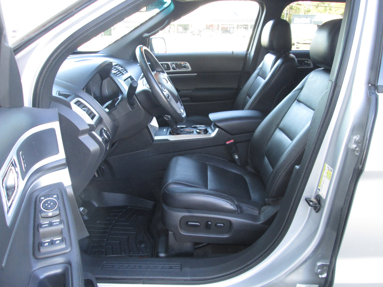 Used 2013 Ford Explorer XLT image 3