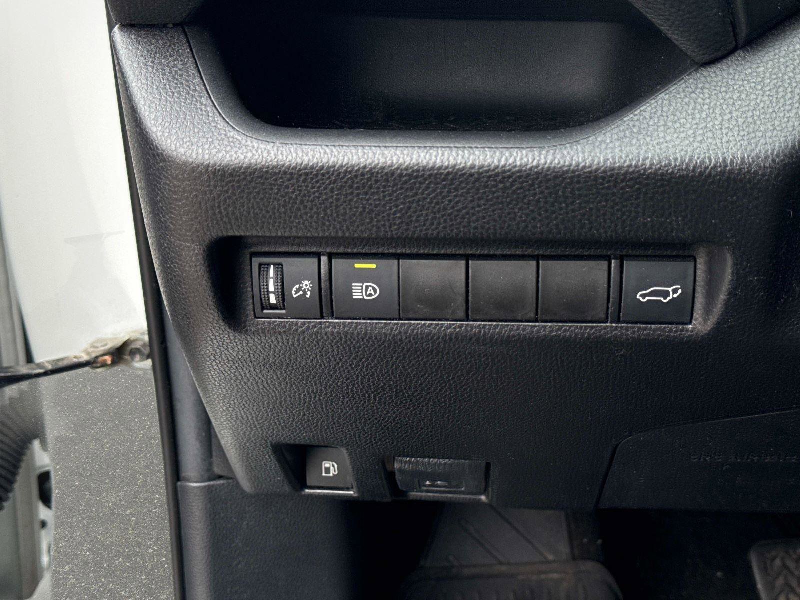 Used 2021 Toyota RAV4 XLE image 32