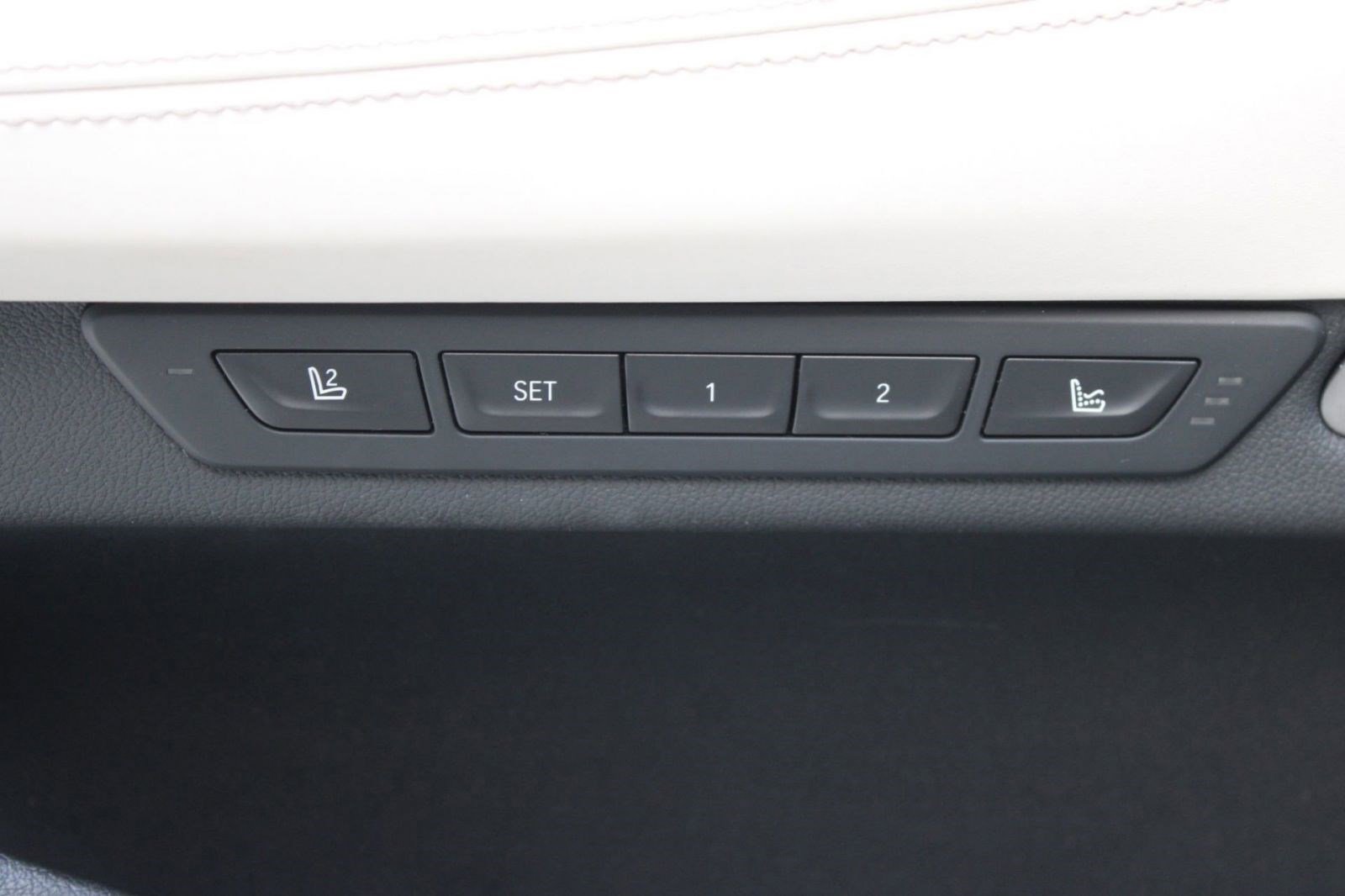 Used 2022 BMW 750i xDrive w/ Luxury Rear Seating Package image 18