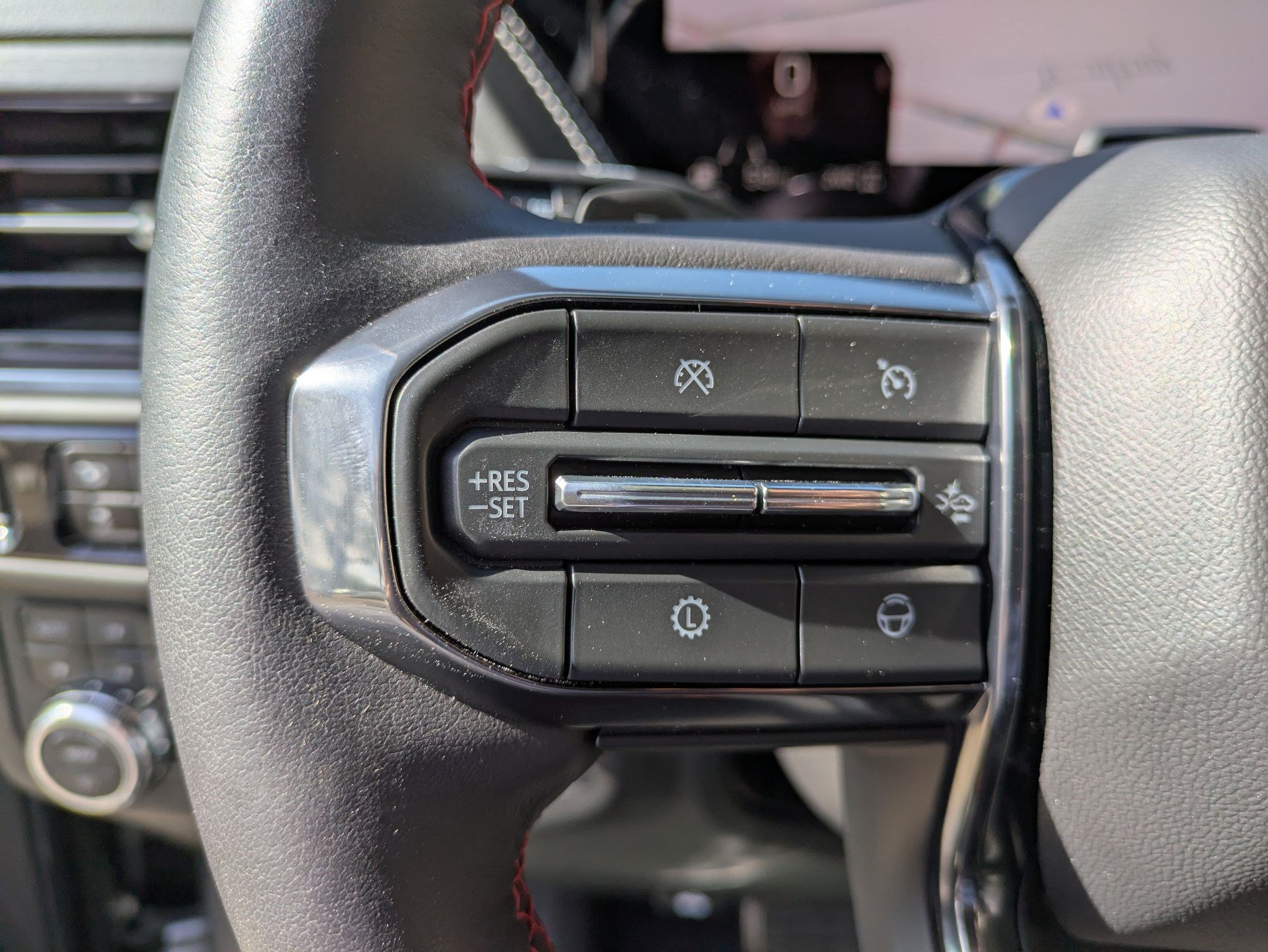 Certified 2025 GMC Yukon AT4 Ultimate AWD/4WD image 17