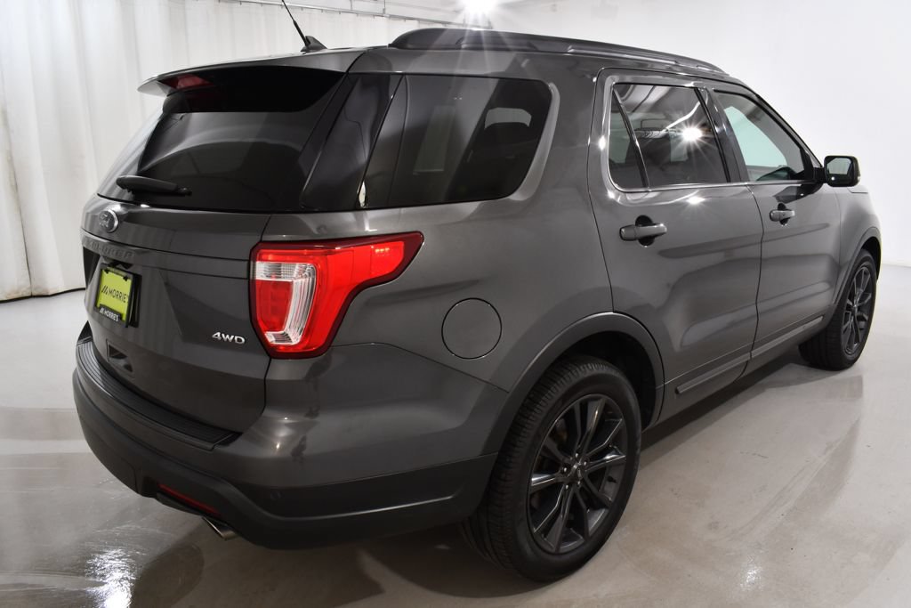 Used 2019 Ford Explorer XLT w/ Equipment Group 202A AWD/4WD image 11
