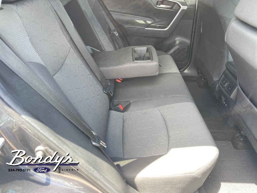 Used 2021 Toyota RAV4 XLE AWD/4WD image 16