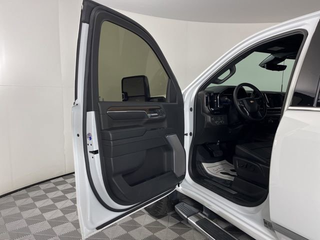 Used 2024 Chevrolet Silverado 2500 High Country w/ High Country Premium Package image 16