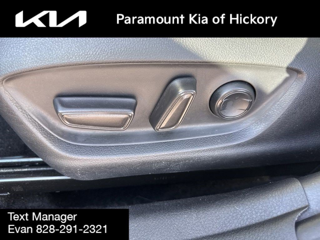 Used 2019 Toyota Camry SE FWD image 19