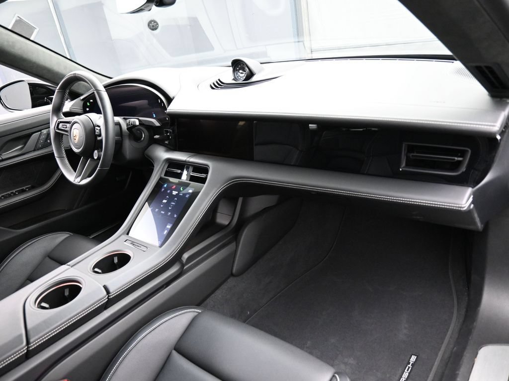 Certified 2025 Porsche Taycan RWD image 31