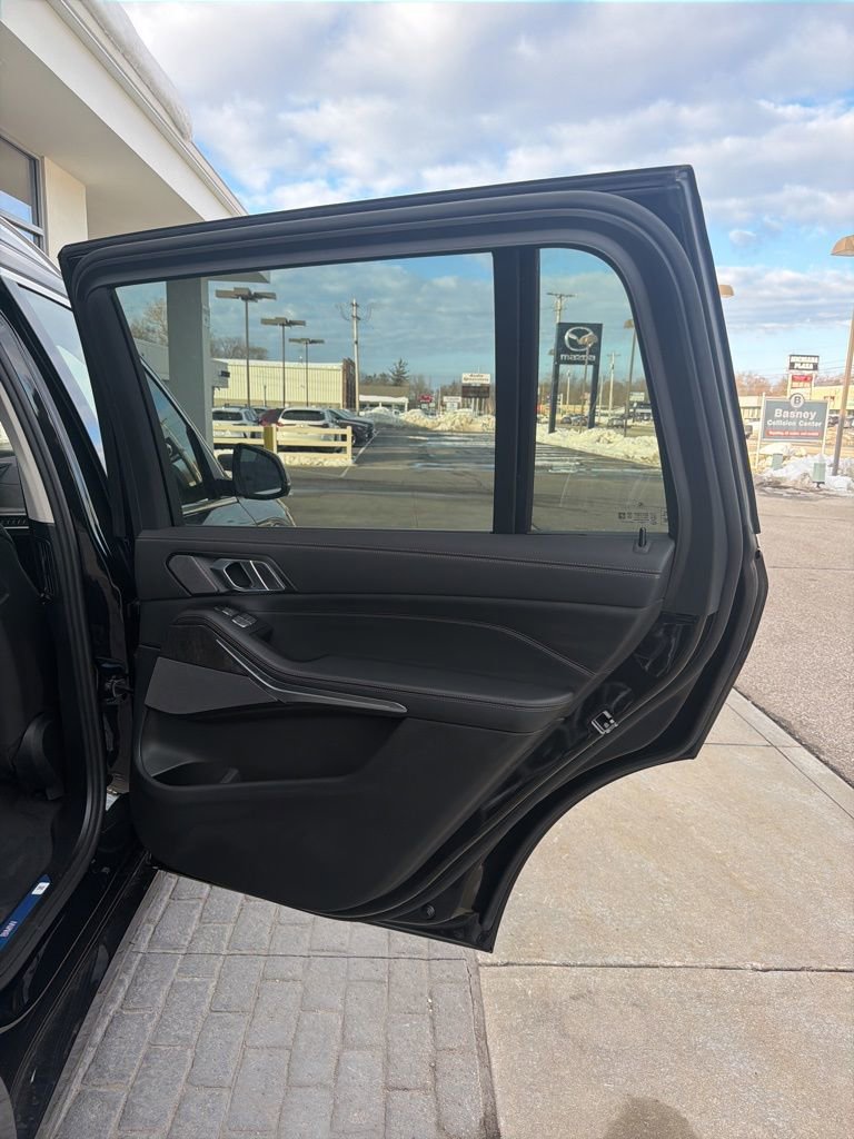 New 2026 BMW X7 xDrive40i w/ Premium Package image 16