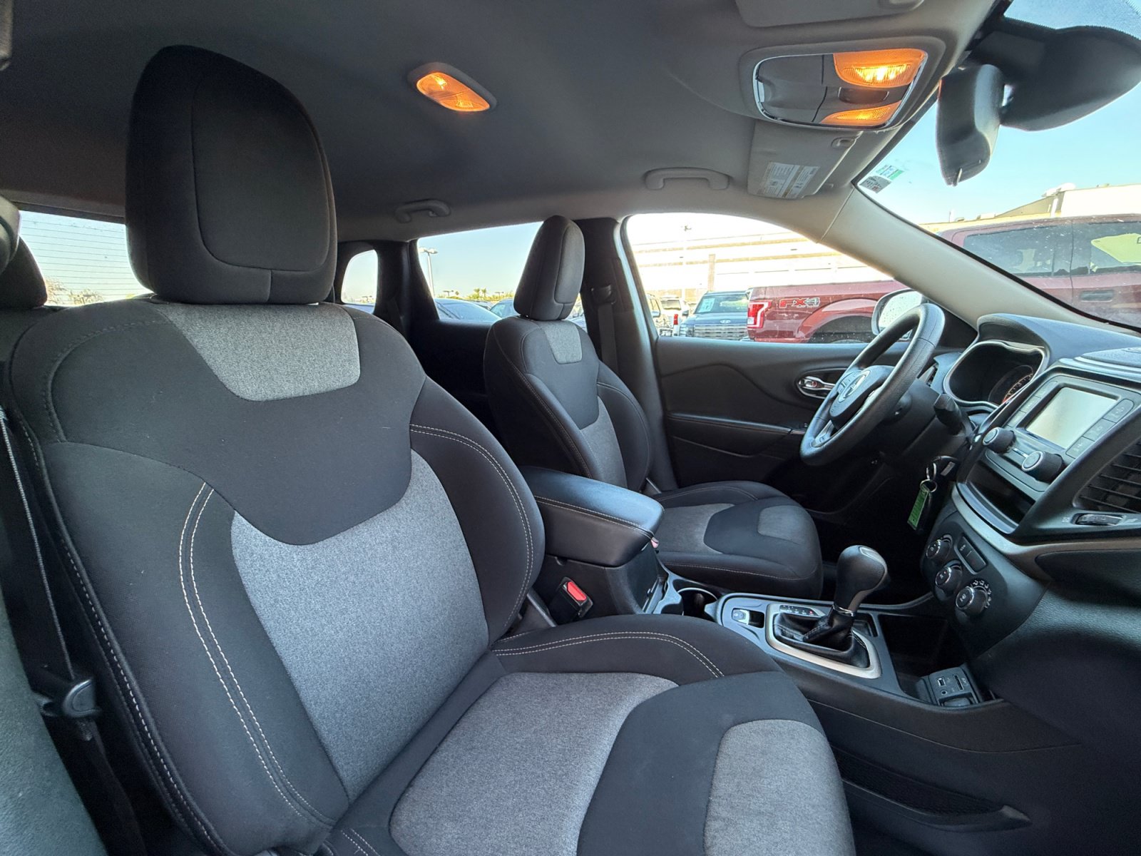 Used 2016 Jeep Cherokee Sport FWD image 19