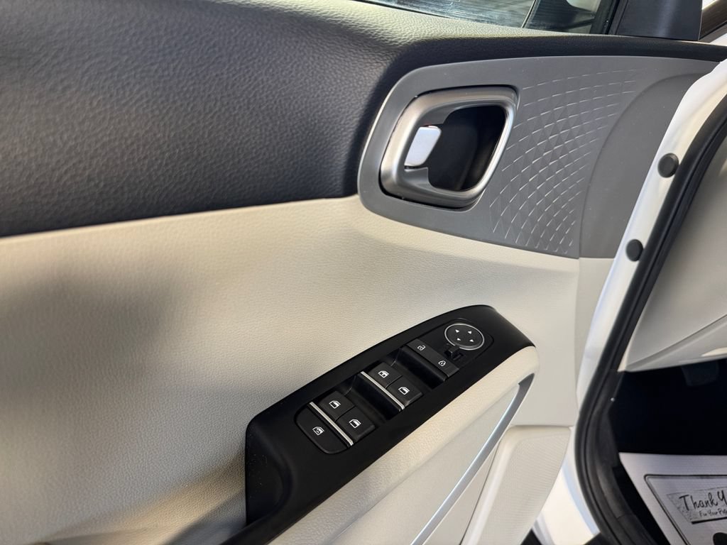 Certified 2024 Kia Soul LX FWD image 14