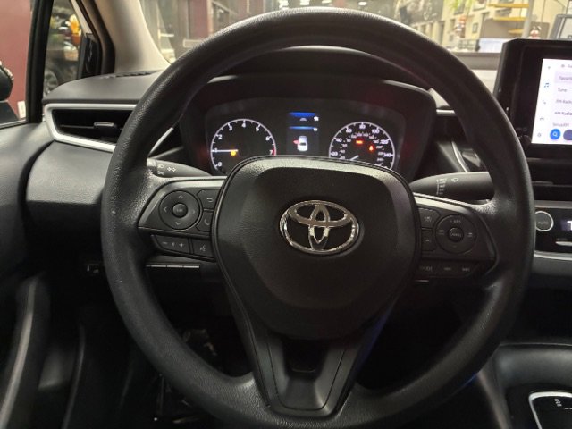 Used 2025 Toyota Corolla LE image 19