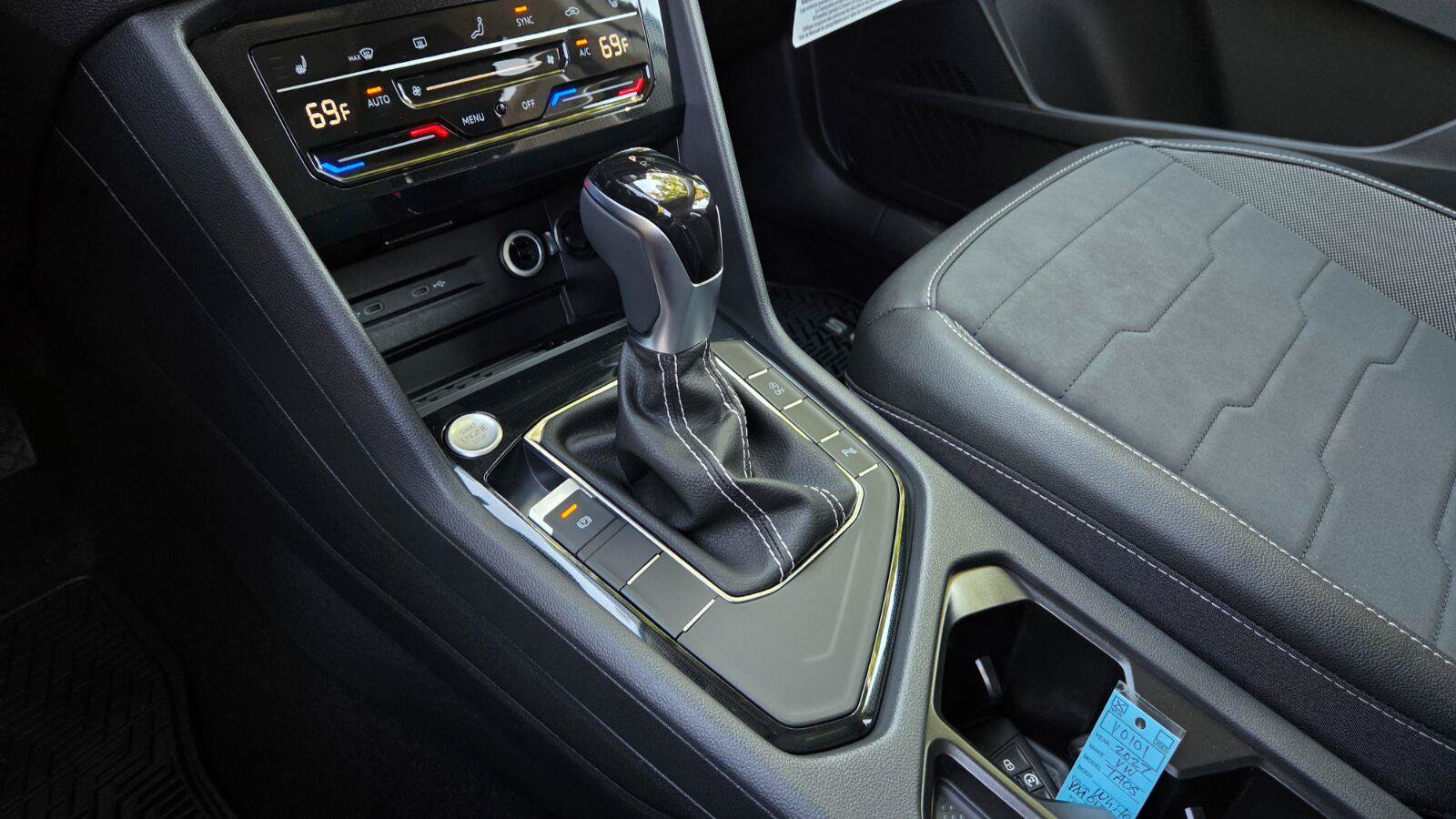 New 2027 Volkswagen Taos SE FWD image 33