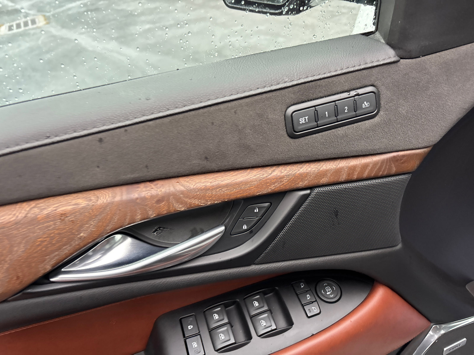 Used 2018 Cadillac Escalade Luxury image 12