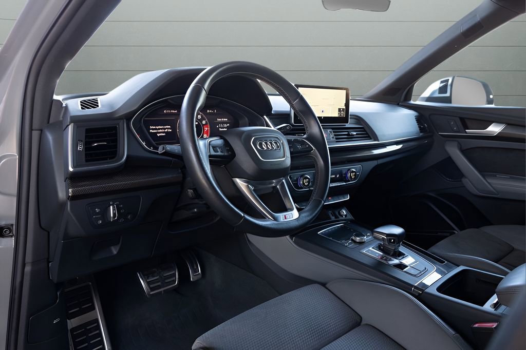 Used 2020 Audi SQ5 Premium Plus w/ Premium Plus Package image 40
