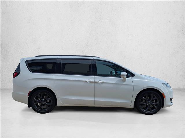 Used 2020 Chrysler Pacifica Limited w/ Quick Order Package 27H Red S FWD image 4