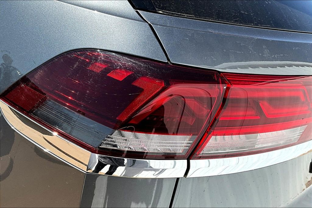 Used 2024 Volkswagen Atlas Cross Sport SE image 38