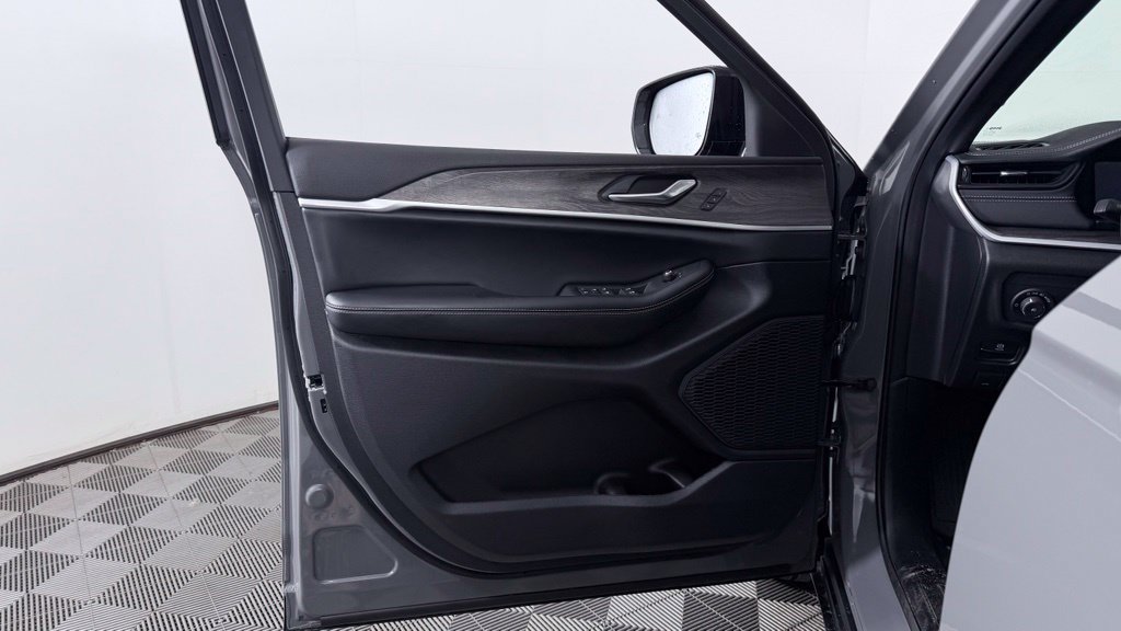 New 2027 Jeep Grand Cherokee Limited AWD/4WD image 13