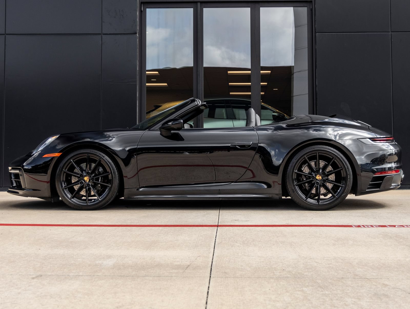 Certified 2020 Porsche 911 Carrera 4S AWD/4WD image 2