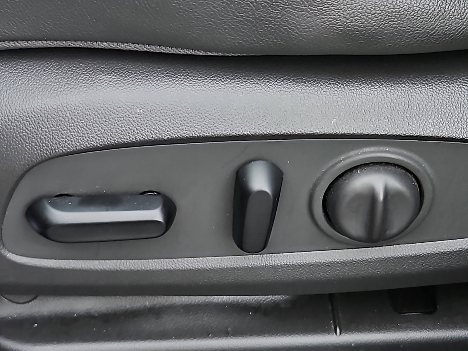 Certified 2023 Buick Encore GX Select w/ Sport Touring Package image 25