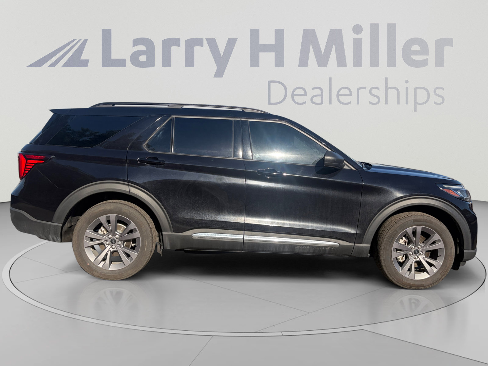 Used 2025 Ford Explorer Active w/ Active Comfort Package AWD/4WD image 6