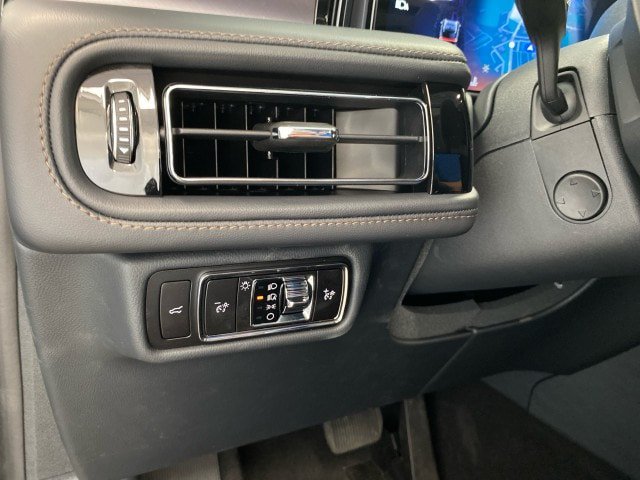 New 2026 Lincoln Aviator AWD image 17