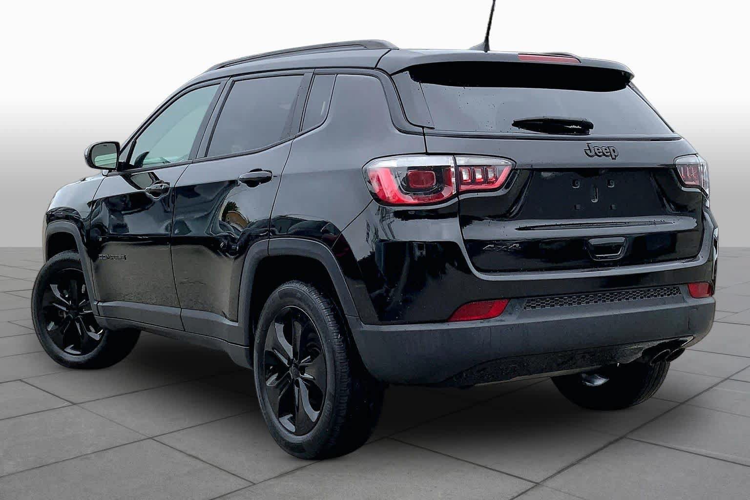 Used 2018 Jeep Compass Latitude w/ Popular Equipment Group AWD/4WD image 12