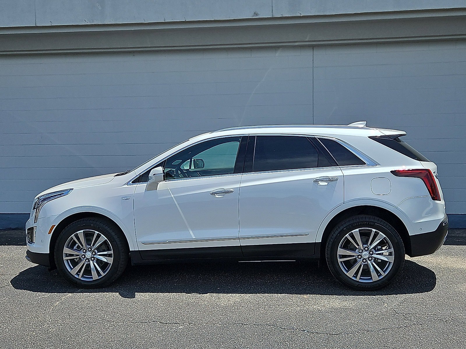 New 2026 Cadillac XT5 Premium Luxury w/ Driver Assist Package AWD/4WD image 2