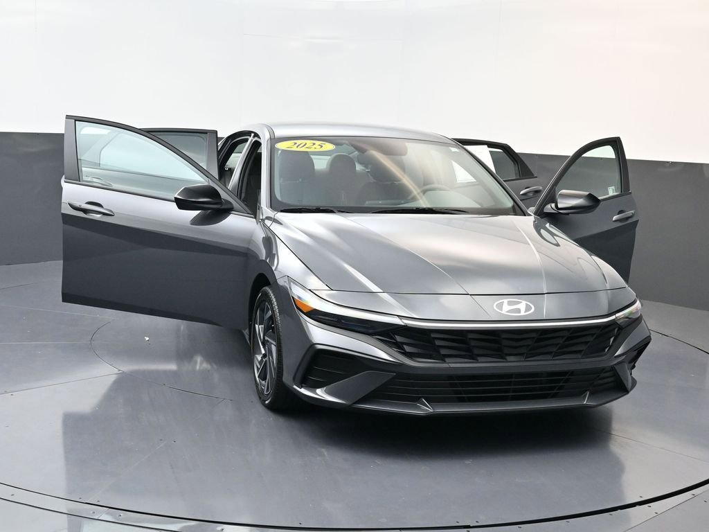 Certified 2025 Hyundai Elantra SEL image 30