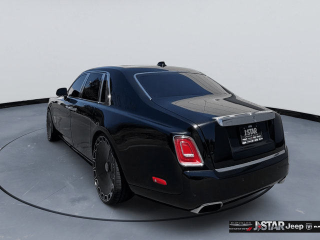 Used 2022 Rolls-Royce Phantom Sedan RWD image 7