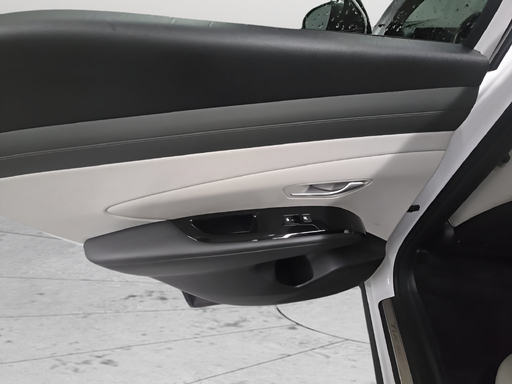 Used 2025 Hyundai Tucson Limited w/ Tow & Go Package AWD/4WD image 16