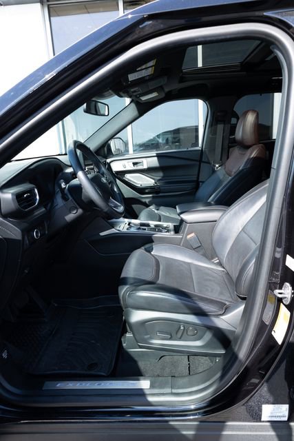 Used 2023 Ford Explorer Platinum w/ Technology Package image 19