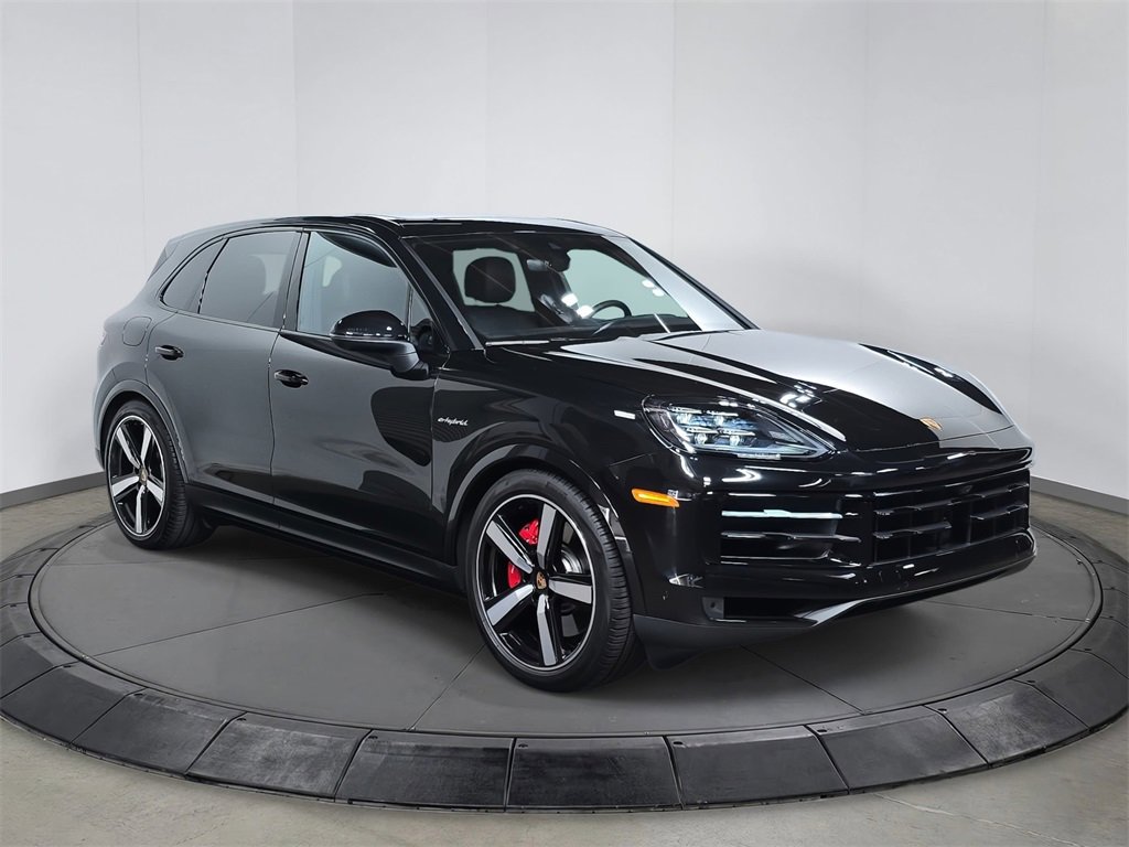 Certified 2025 Porsche Cayenne S image 9