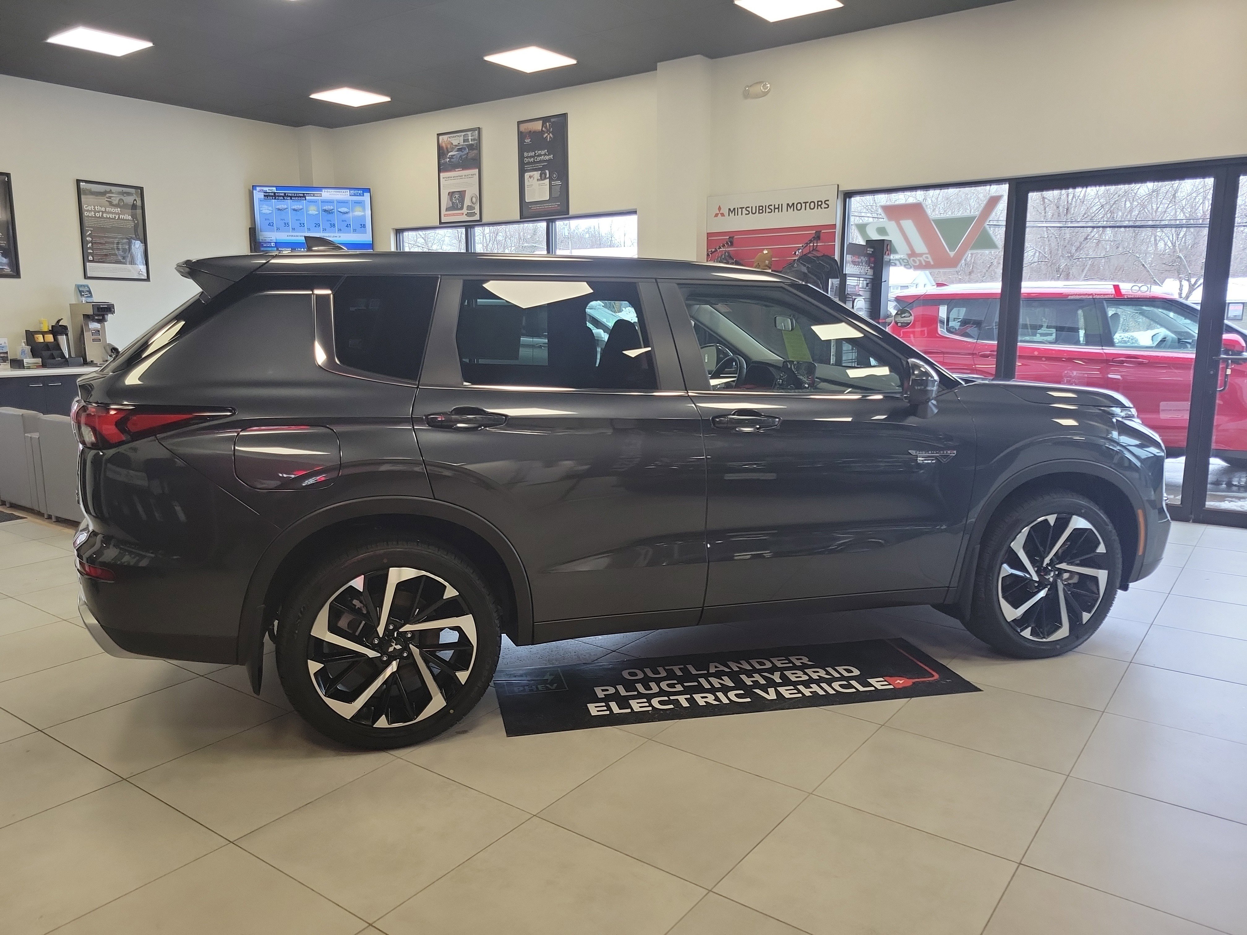 New 2025 Mitsubishi Outlander SE image 6