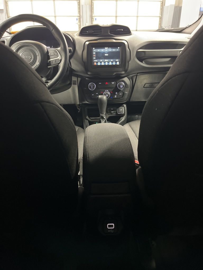 Used 2019 Jeep Renegade Latitude w/ Cold Weather Group image 35