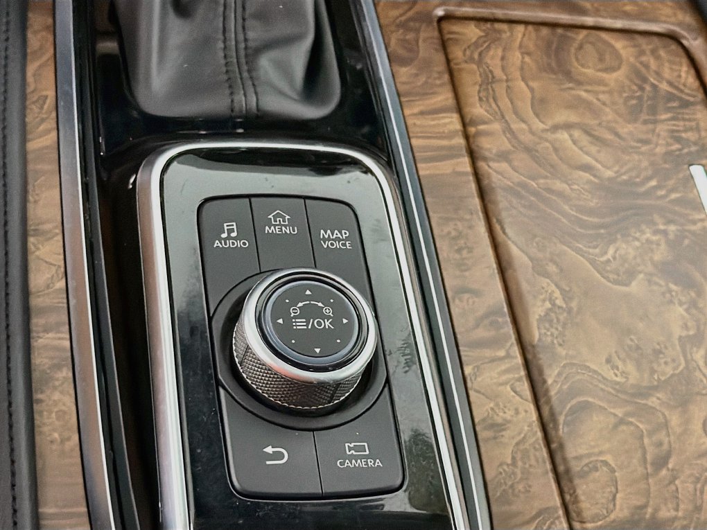 Used 2024 Nissan Armada SL w/ Captain's Chairs Package RWD image 26