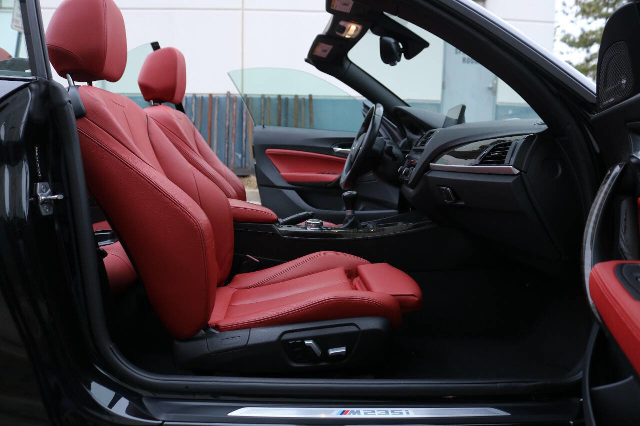 Used 2016 BMW M235i Convertible image 22