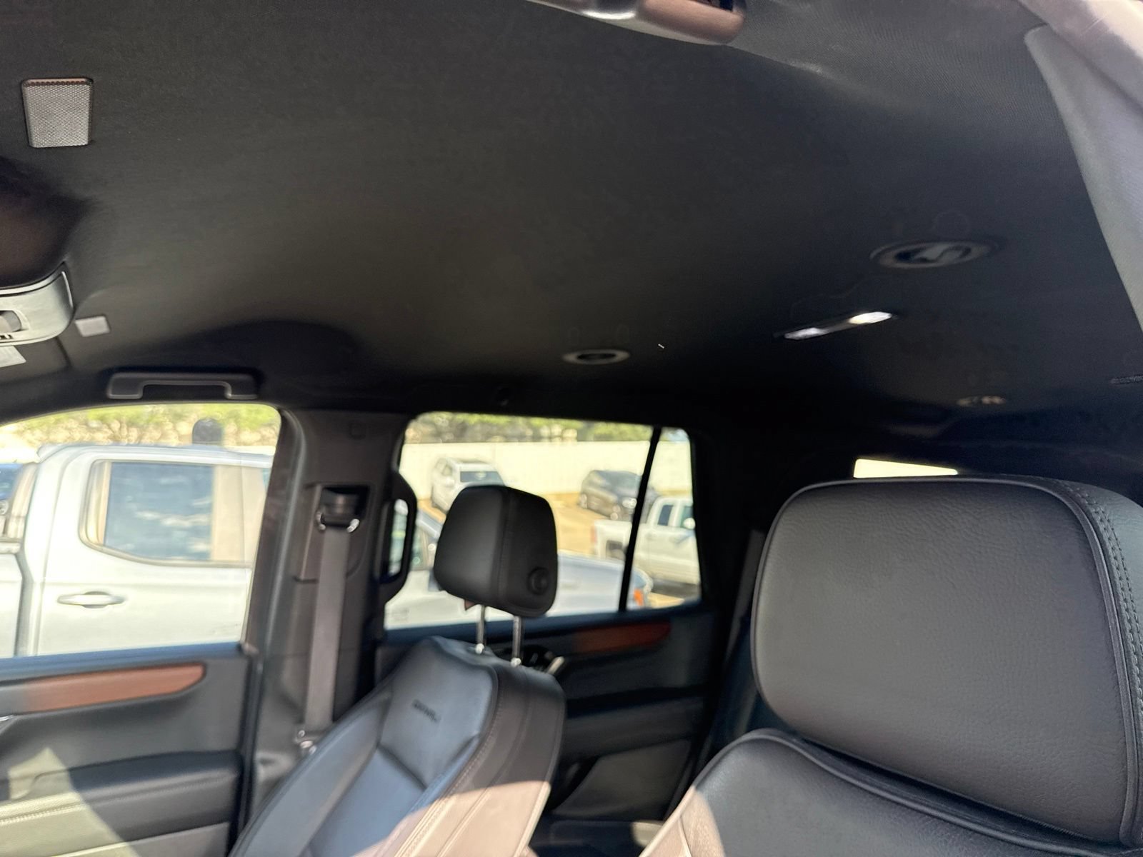 Used 2025 GMC Yukon Denali AWD/4WD image 19