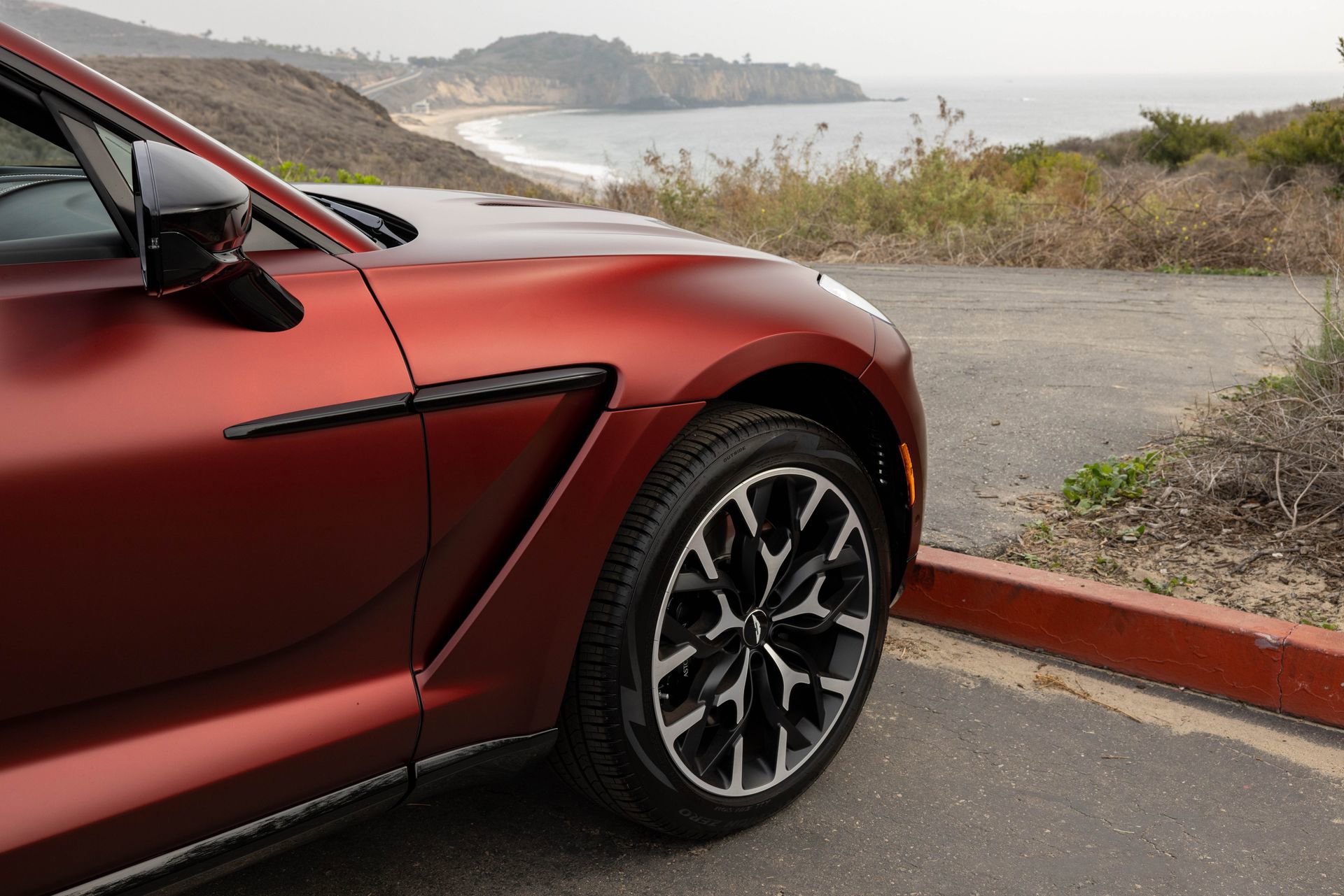 Used 2021 Aston Martin DBX AWD/4WD image 23