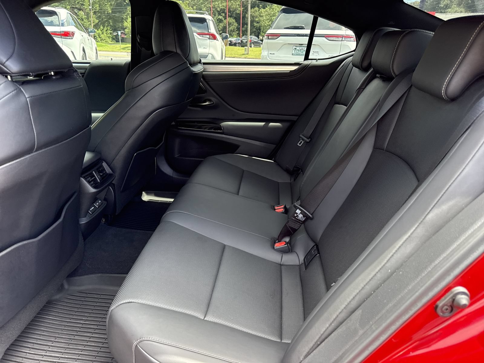 Used 2024 Lexus ES 350 F Sport w/ Accessory Package (Z2) FWD image 10