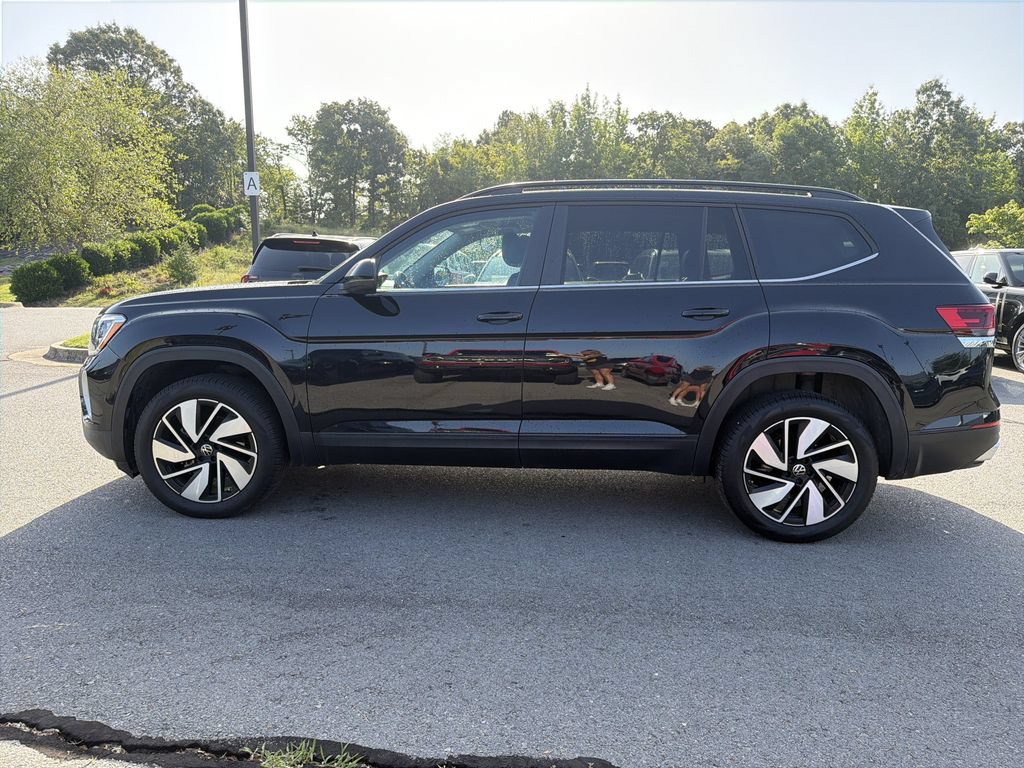 Used 2024 Volkswagen Atlas SE FWD image 2