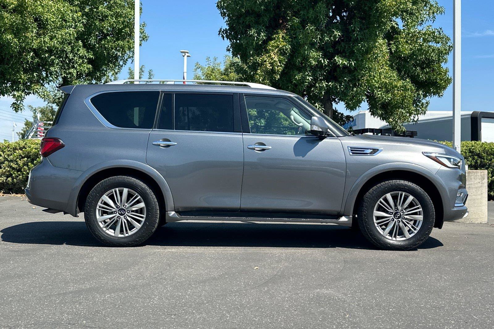 Used 2018 INFINITI QX80 4WD w/ Driver Assistance Package image 3